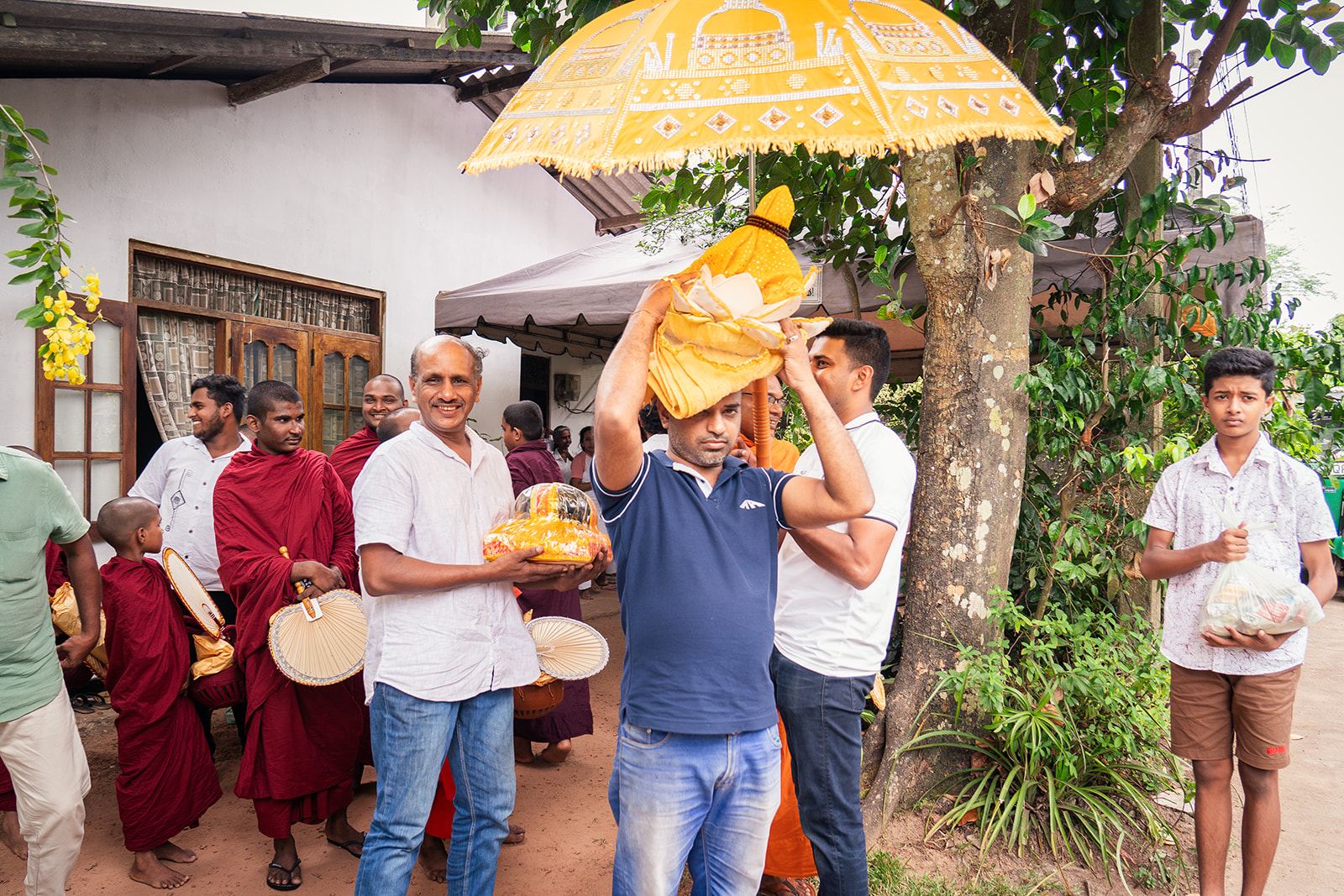 Gesprächskreis mit buddhistischen Mönchen